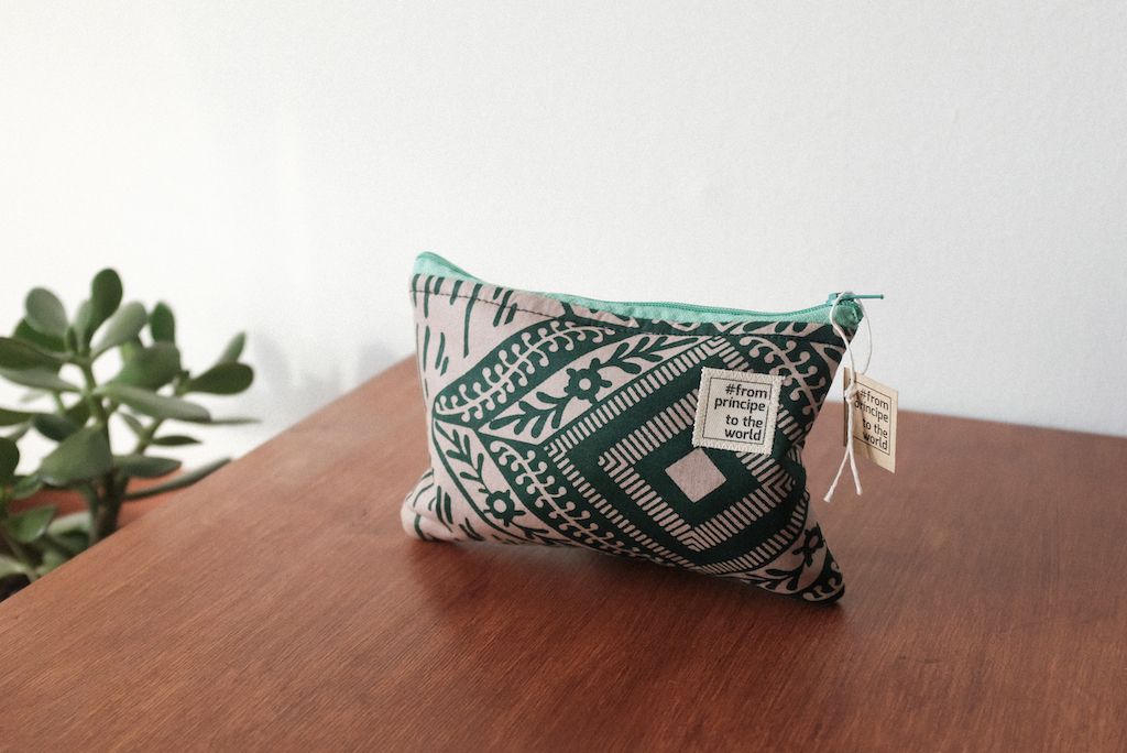 From Príncipe to the World – African pouches green gray