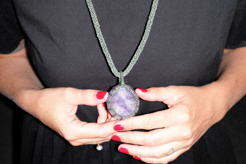 NEW ONLINE – CRYSTAL NECKLACE